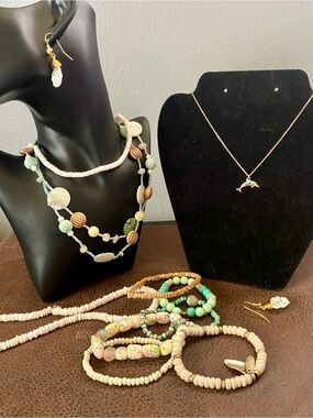Handcrafted Beach Style Multicolor Beaded Necklaces and Bracelet Set Tropical